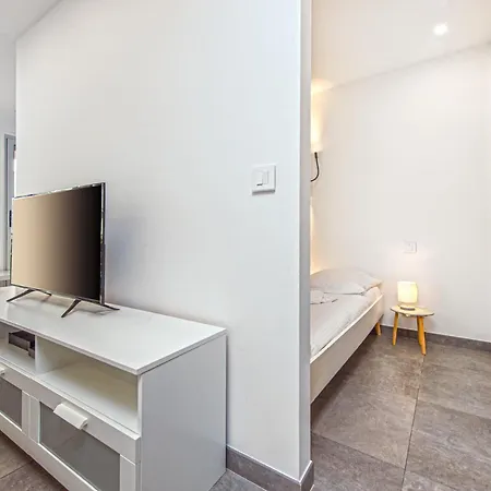 St Pierre - Magnifique - 100 M Des Plages - Parking Menton