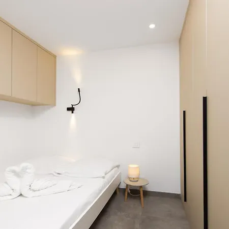 St Pierre - Magnifique - 100 M Des Plages - Parking Menton