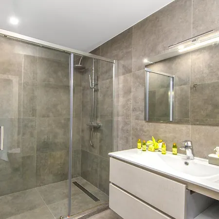 Apartment St Pierre - Magnifique - 100 M Des Plages - Parking Menton