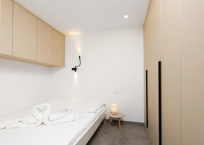 St Pierre - Magnifique - 100 M Des Plages - Parking Menton