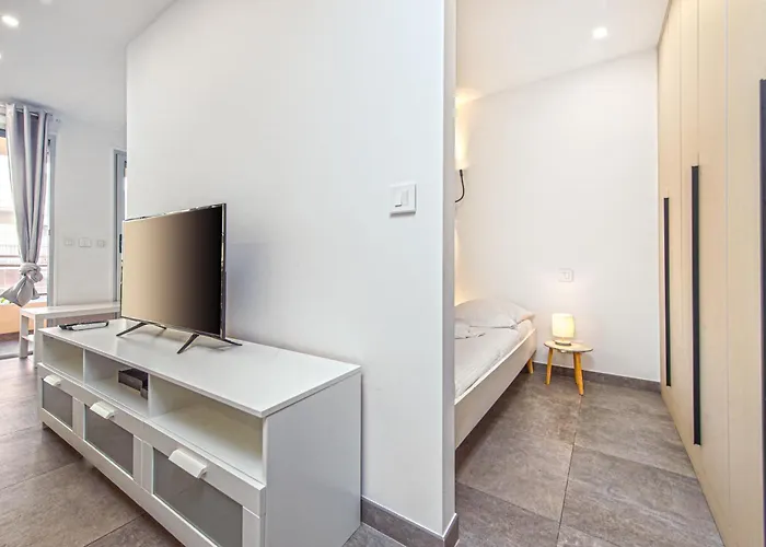 St Pierre - Magnifique - 100 M Des Plages - Parking Menton